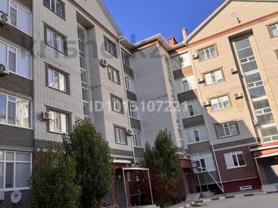 2-бөлмелі пәтер · 56 м² · 4/5 қабат, мкр. Алтын орда, Х.Досмухамедулы 18/1 к1, бағасы: 28 млн ₸ в Актобе
