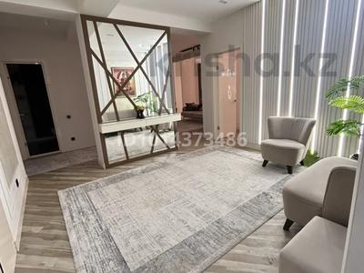 4-бөлмелі пәтер · 217 м² · 8/10 қабат, 17-ш/а. 18/2, бағасы: 112 млн ₸ в Актау, 17-й мкр