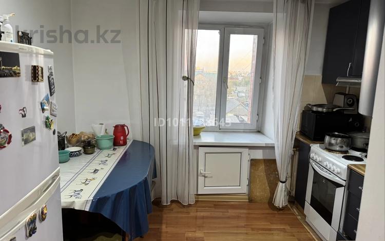 3-комнатная квартира · 62 м² · 4/5 этаж, космонавтов 143 за 30 млн ₸ в Караганде, Казыбек би р-н — фото 2