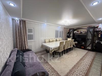 Отдельный дом · 4 комнаты · 100 м² · 5 сот., мкр Жулдыз 47 — Напротив ресторан Айзат за 24 млн 〒 в Уральске