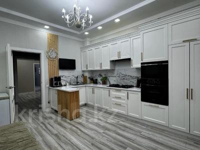 4-комнатная квартира · 134.7 м² · 8/10 этаж, Алии Молдагуловой за 57.5 млн ₸ в Актобе