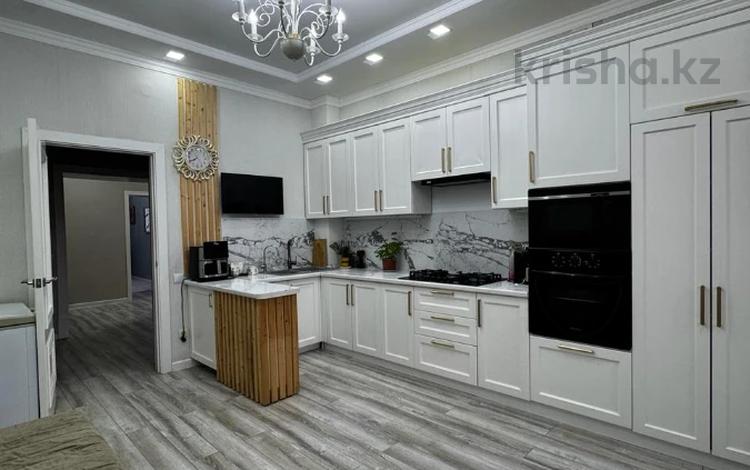 4-комнатная квартира · 134.7 м² · 8/10 этаж, Алии Молдагуловой за 57.5 млн ₸ в Актобе — фото 2