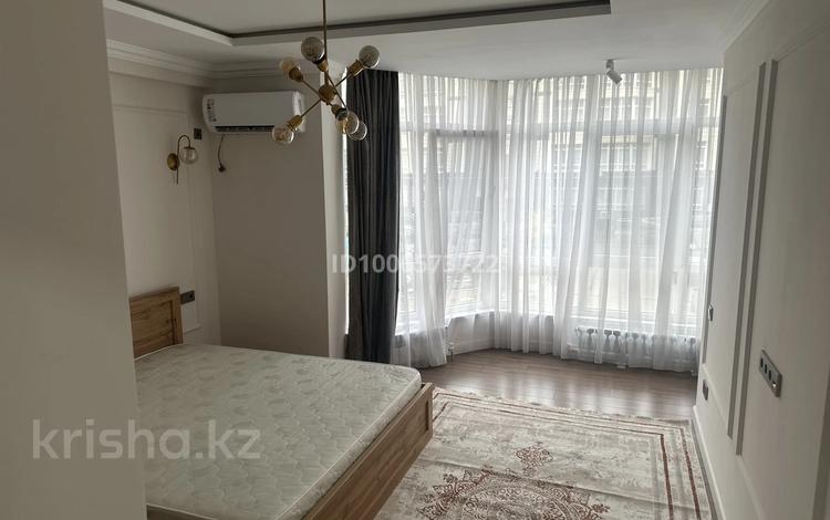 2-комнатная квартира · 63 м² · 2/5 этаж, мкр Думан-2 за 300 000 ₸ в Алматы, Медеуский р-н — фото 2