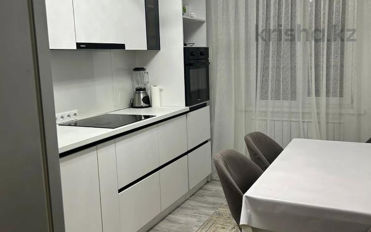 3-комнатная квартира, 80 м², 4/9 этаж помесячно, мкр Жас Канат, ПК Кунаева 336