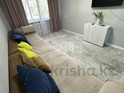 2-бөлмелі пәтер · 45 м² · 1/5 қабат, 28-шағынаудан, Муканова 6/2 — Республики, бағасы: 13 000 ₸ в Караганде, Казыбек би р-н