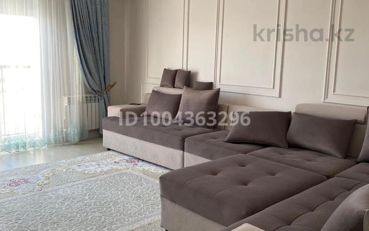 3-комнатная квартира · 80 м² · 12/12 этаж, 11-я улица 37/4 — 1465 ресторан за 300 000 ₸ в Туркестане — фото 2