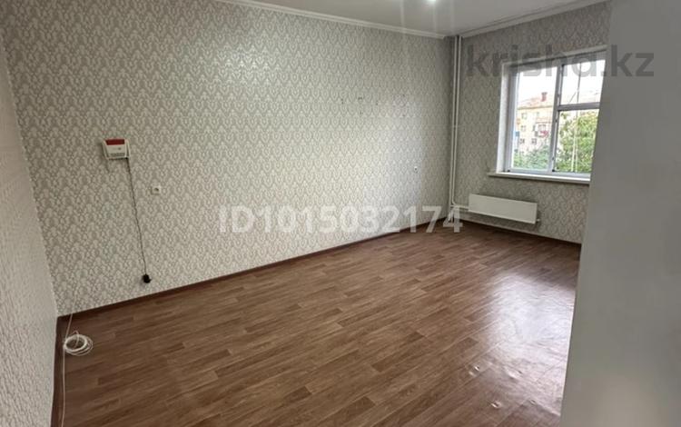 3-бөлмелі пәтер · 65.5 м² · 4/5 қабат, Улы Дала ш/а., Сатпаева 19 — На против таргу, бағасы: 130 000 ₸ в Таразе, мкр Улы Дала — фото 2