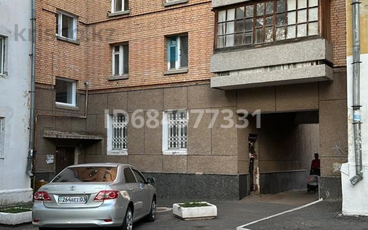 2-комнатная квартира, 57 м², 4/6 этаж, 1 мкр 80 за 12 млн 〒 в Степногорске — фото 2