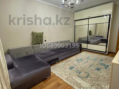 1-комнатная квартира, 42 м², 2/5 этаж помесячно, мкр Мамыр-2 10 за 200 000 〒 в Алматы, Ауэзовский р-н