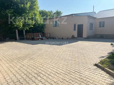 Отдельный дом · 4 комнаты · 100 м² · 5.6 сот., Рынок. Перевалочно набержная 11 за 48 млн ₸ в Уральске