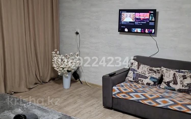 1-бөлмелі пәтер · 40 м² · 1/9 қабат, Валиханова — ЦУМ, бағасы: 13 000 ₸ в Семее — фото 2