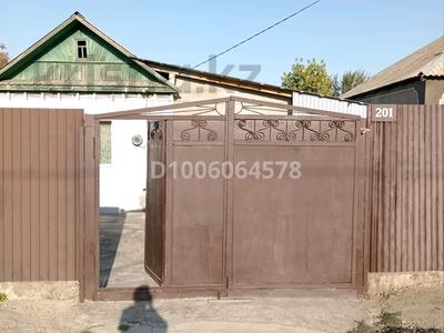 Отдельный дом · 4 комнаты · 69 м² · 6 сот., Сыздыкова 201 — ул Казахская за 17 млн 〒 в Таразе