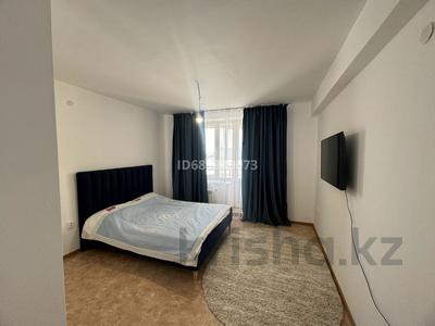 2-комнатная квартира · 76 м² · 4/9 этаж, Самал 104 за 200 000 〒 в Уральске