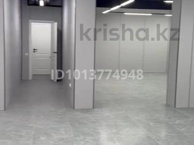 Еркін, кеңселер, дүкендер мен бутиктер, қоймалар, сұлулық салондары, фитнес және спорт, медорталықтар мен дәріханалар, білім орталықтары, ойын-сауық, конференц-залдар, кабинеттер және жұмыс орындары, студиялар · 204 м², бағасы: 489 600 ₸ в Алматы, Наурызбайский р-н
