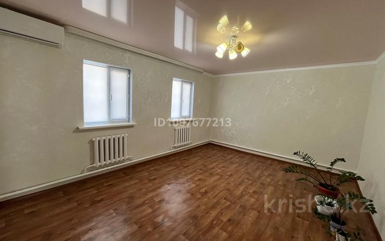 Отдельный дом · 3 комнаты · 102 м² · 12 сот., мкр Коктем, Жангереев за 17 млн ₸ в Атырау — фото 2