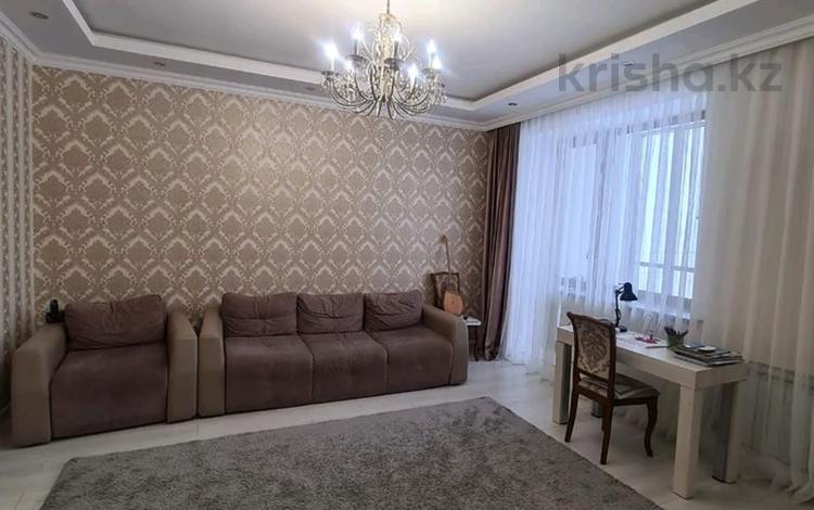 2-комнатная квартира, 71 м², 3/10 этаж помесячно, Нажимеденова 12а