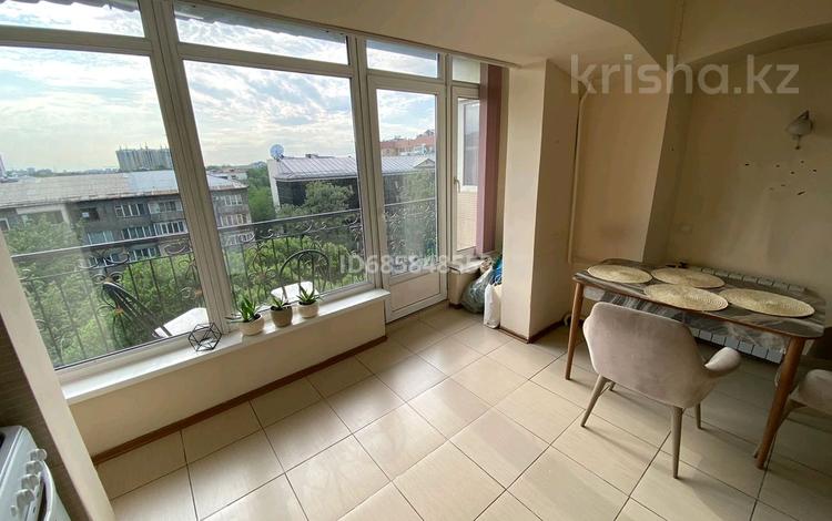 1-бөлмелі пәтер · 50 м² · 7/8 қабат, проспект Достык 40 — Кабанбай батыр, бағасы: 290 000 ₸ в Алматы, Медеуский р-н — фото 2