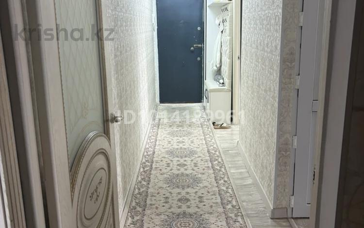 3-комнатная квартира · 68.8 м² · 5/5 этаж, 16-й микрорайон, 16-шағынаудан 32 — Үй жақсы жерде орналасқан.Қаланың нақ жүрегінде тәулік бойы істейтін аптекалар,дүкендер бәрі бар үлкен трассаның қасында остановканың жанында орналасқан. за 25 млн ₸ в Шымкенте, Аль-Фарабийский р-н — фото 2