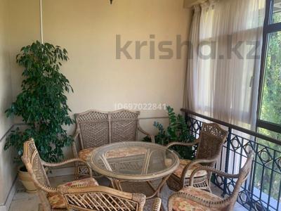 4-комнатная квартира · 230 м² · 3/3 этаж, Керей-Жәнібек хандар за 475 млн 〒 в Алматы, Медеуский р-н