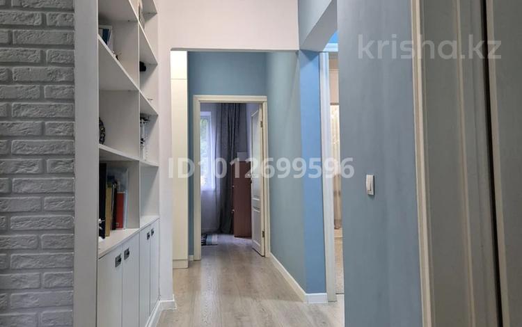 3-бөлмелі пәтер · 70 м² · 1/9 қабат, Кажы Мукана 10, бағасы: 74 млн ₸ в Алматы, Медеуский р-н — фото 2