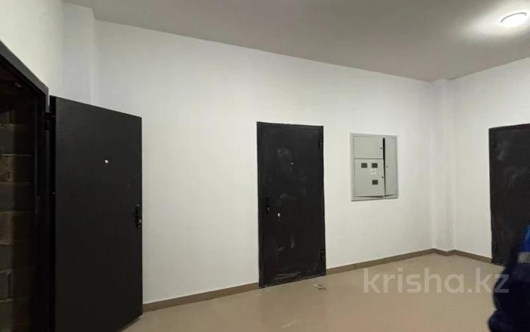2-бөлмелі пәтер · 64 м² · 1/5 қабат, Алтын орда ш/а., бағасы: 18.5 млн ₸ в Актобе, мкр. Алтын орда — фото 2