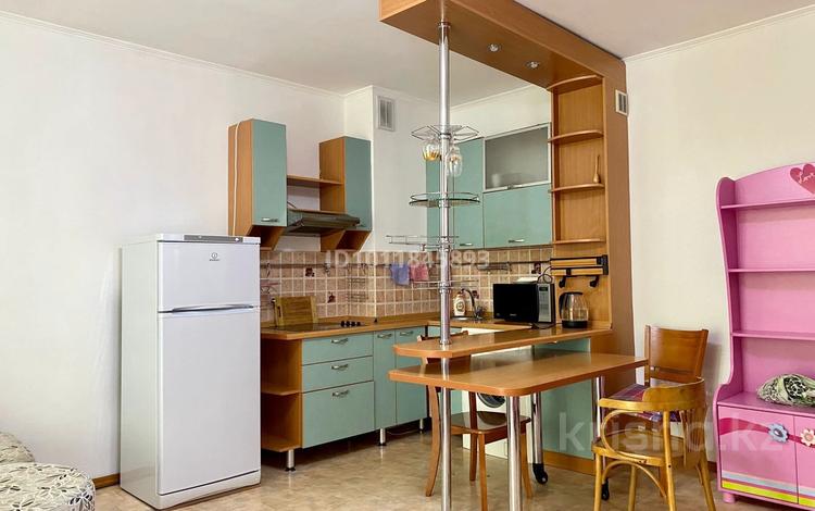 1-бөлмелі пәтер · 45 м² · 2/9 қабат, мкр Самал-2 90, бағасы: 50 млн ₸ в Алматы, Медеуский р-н — фото 2