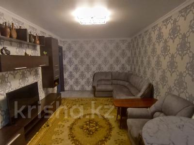 2-комнатная квартира, 45 м², 2/4 этаж помесячно, мкр №11 за 250 000 〒 в Алматы, Ауэзовский р-н