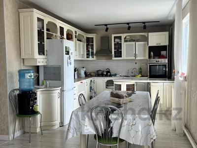 Жеке үй · 3 бөлме · 140 м² · 10 жүзд., 13 микрорайон, бағасы: 21.9 млн ₸ в Аксае
