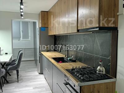 3-бөлмелі пәтер · 80 м² · 2/2 қабат, Касымова 13/8 — Толе би, бағасы: 20 млн ₸ в Шардара