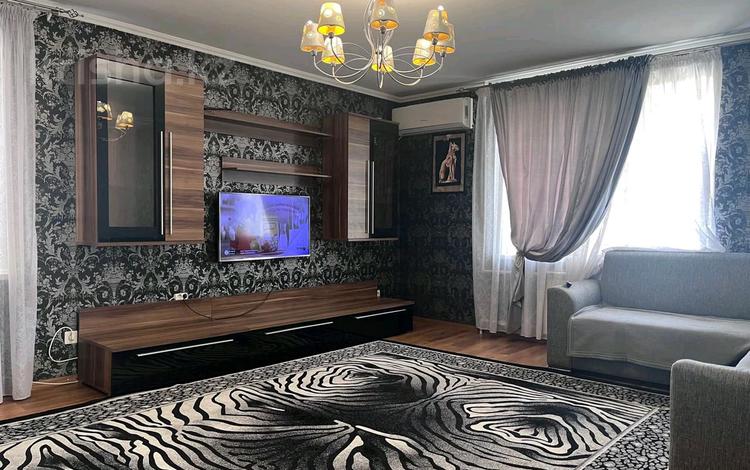 3-комнатная квартира · 90 м² · 5/10 этаж, Абулхаир хана 61 за 220 000 ₸ в Актобе — фото 2