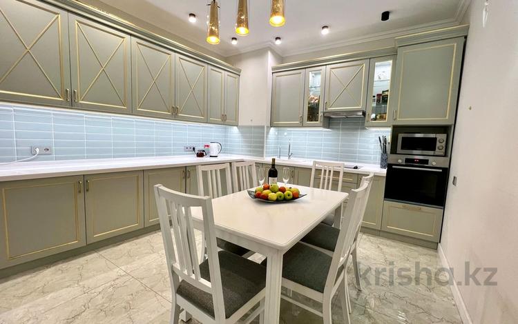 5-бөлмелі пәтер · 209 м² · 2/3 қабат, мкр Мирас, Мкр. Мирас 157 — Парк первого президента, бағасы: 250 млн ₸ в Алматы, Бостандыкский р-н — фото 2