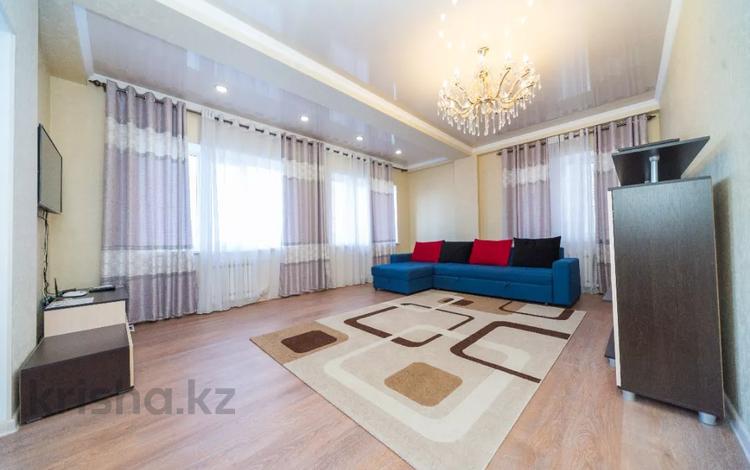 2-комнатная квартира, 80 м², 5/10 этаж посуточно, Сыдыкова 131 за 21 000 〒 в Бишкеке — фото 18