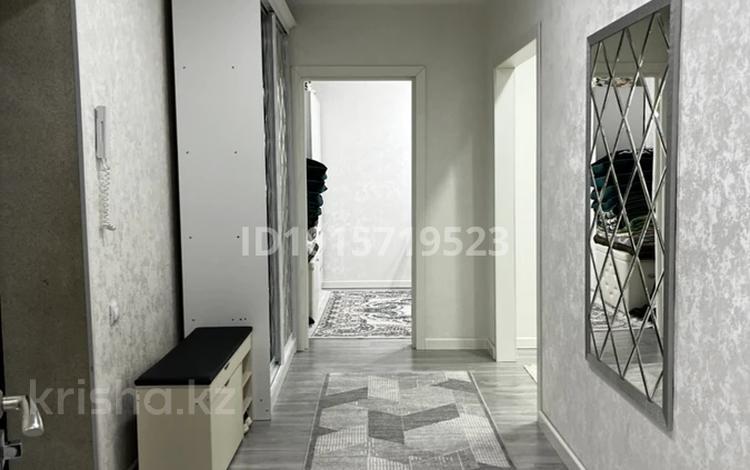 2-бөлмелі пәтер · 55 м² · 1/7 қабат, Алтын орда ш/а., мкр Батыс 2 49Д, бағасы: 23.5 млн ₸ в Актобе, мкр. Алтын орда — фото 2