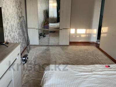 1-комнатная квартира · 33 м² · 5/5 этаж, 16 мкр 14 за 6.5 млн ₸ в Караганде, Алихана Бокейханова р-н