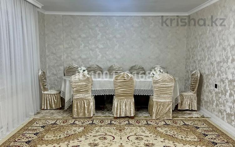 Дом · 4 комнаты · 350 м², Жаркент за 120 000 〒 в Астане, Алматы р-н — фото 2