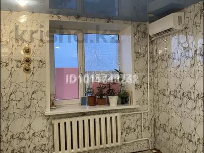 1-бөлмелі пәтер · 11 м² · 7/9 қабат, Курмангазы 111, бағасы: 4.2 млн ₸ в Уральске, мкр Школьник