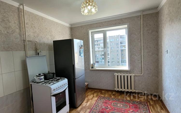 2-комнатная квартира, 54 м², 6/9 этаж, Утепбаева за 26.5 млн 〒 в Семее — фото 2