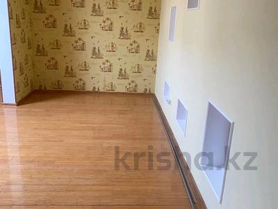 Аренда домов или дач в Мангистауской обл.: Отдельный дом · 6 комнат · 220 м², 15-й мкр 4 за 1.8 млн 〒 Отдельный дом · 6 комнат · 220 м², 15-й мкр 4 за 1.8 млн 〒 в Актау