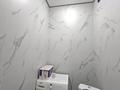 2-комнатная квартира · 70 м² · 8/9 этаж, мкр Атырау, Сатпаева 48г за 20 000 ₸ — фото 14
