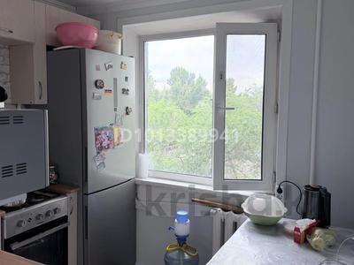 2-комнатная квартира · 44 м² · 4/5 этаж, Майкудук, 15й микрорайон за 11.5 млн ₸ в Караганде, Алихана Бокейханова р-н