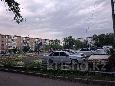 4-комнатная квартира · 61.2 м² · 4/5 этаж, Майкудук, 17й микрорайон 57 за 11 млн ₸ в Караганде, Алихана Бокейханова р-н