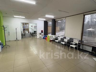 Свободное назначение, офисы, склады, салоны красоты, фитнес и спорт, медцентры и аптеки, образование, развлечения, конференц-залы, кабинеты и рабочие места, студии · 142 м² за 760 000 〒 в Уральске
