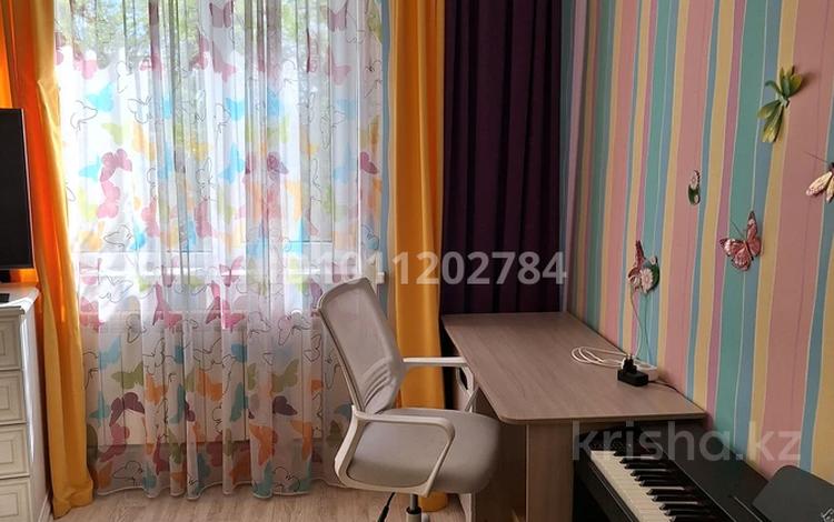 3-бөлмелі пәтер · 70 м² · 4/5 қабат, мкр 8 289 — Аллея влюбленных школа 17, бағасы: 25 млн ₸ в Актобе — фото 5
