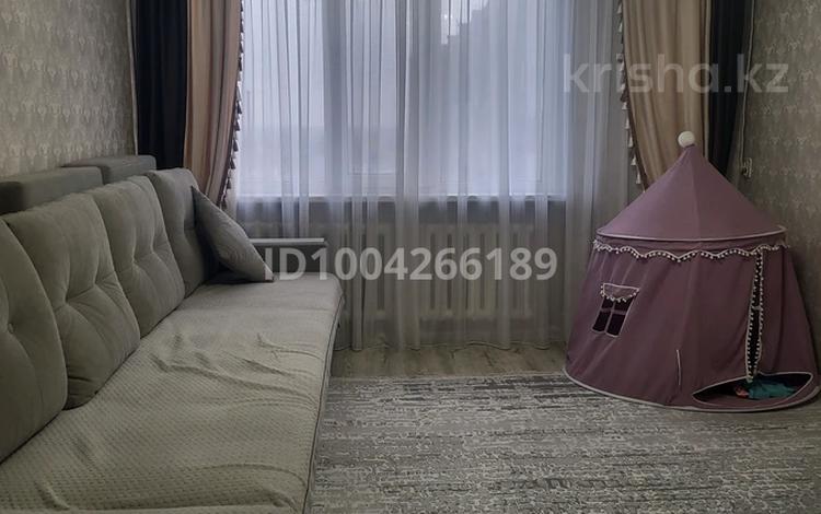 4-комнатная квартира · 80 м² · 9/10 этаж, 72 квар ул. 8 марта 102 — 72 квартал напротив остановки за 35 млн ₸ в Семее — фото 25