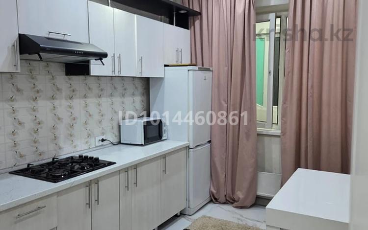 1-комнатная квартира · 40 м² · 3/5 этаж, мкр Аксай-3 8 за 250 000 ₸ в Алматы, Ауэзовский р-н — фото 2