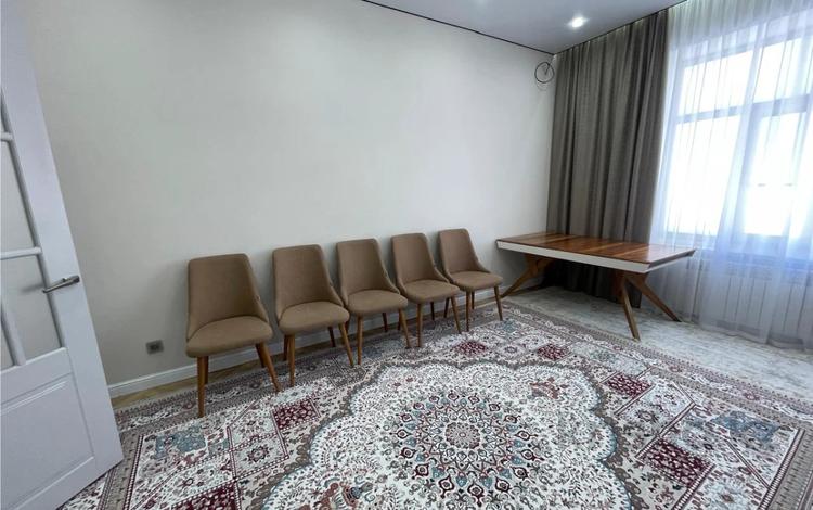 3-комнатная квартира · 90 м² · 4/5 этаж, 218-й учетный квартал за 55 млн ₸ в Караганде, Казыбек би р-н — фото 2