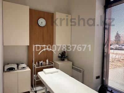 Салоны красоты, медцентры и аптеки, кабинеты и рабочие места · 10 м² за 200 000 ₸ в Астане, Есильский р-н