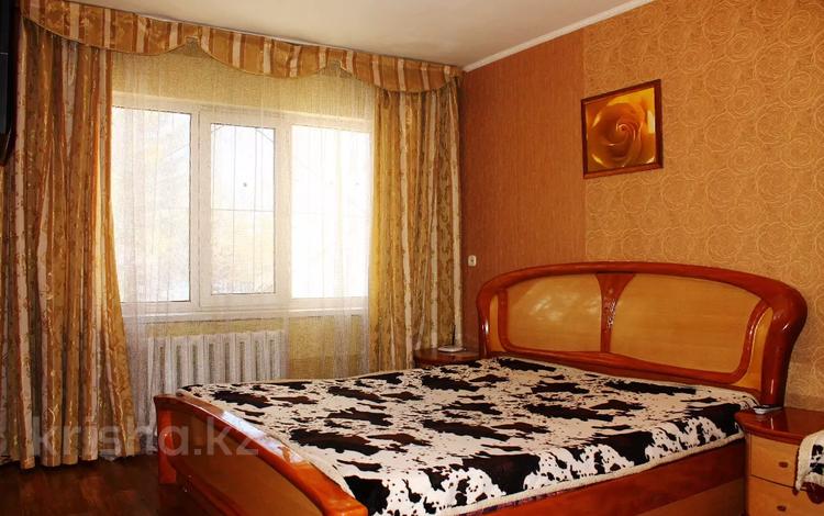 1-комнатная квартира, 32 м², 1/5 этаж посуточно, Кабанбай батыра 122 за 9 000 〒 в Усть-Каменогорске — фото 13