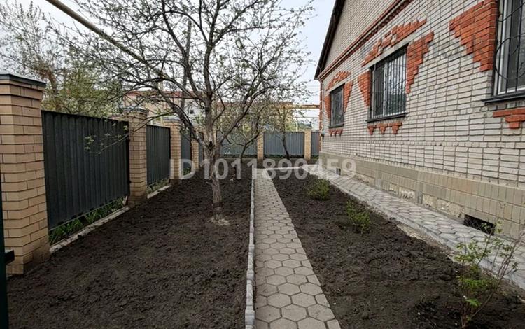 Отдельный дом · 4 комнаты · 326 м² · 9.3 сот., 4-й микрорайон, 2Совхозная 11 за 66 млн ₸ в Костанае — фото 3
