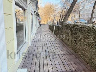Свободное назначение, офисы, магазины и бутики, склады, салоны красоты, фитнес и спорт, медцентры и аптеки, образование, конференц-залы, кабинеты и рабочие места, студии · 240 м² за 2.8 млн ₸ в Алматы, Медеуский р-н